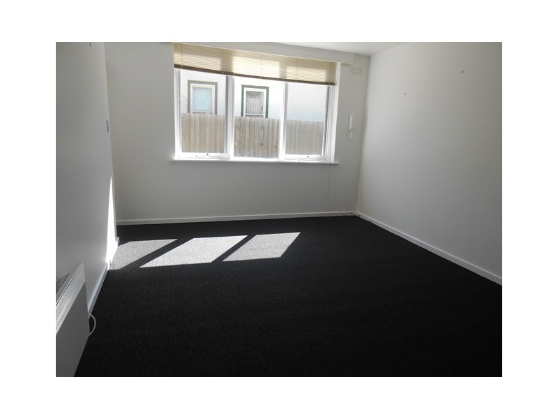 2/10 Donald Street, Brunswick VIC 3056
