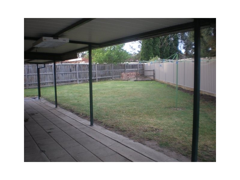 8 Crispian Court, Thomastown VIC 3074