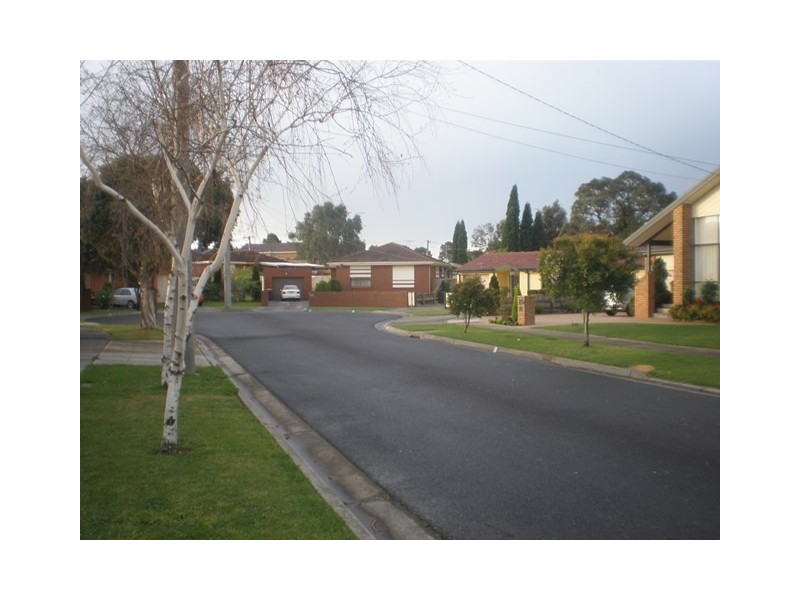 8 Crispian Court, Thomastown VIC 3074