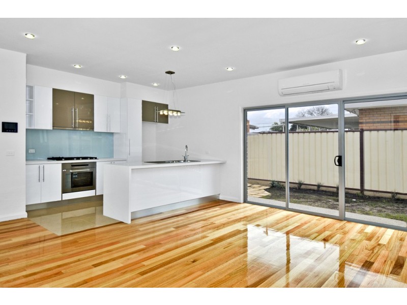 2/155 Melrose Drive, Gladstone Park VIC 3043