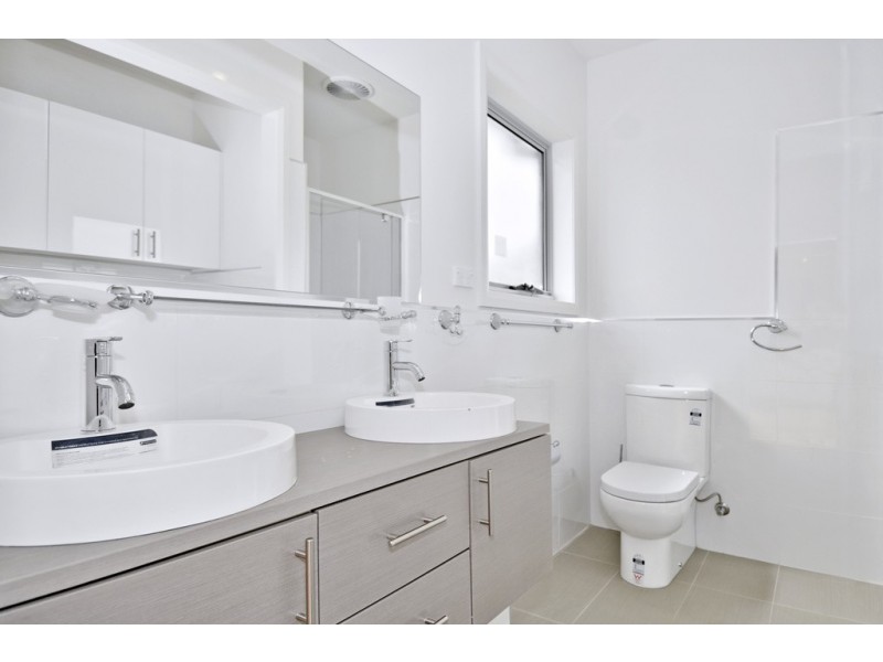 2/155 Melrose Drive, Gladstone Park VIC 3043