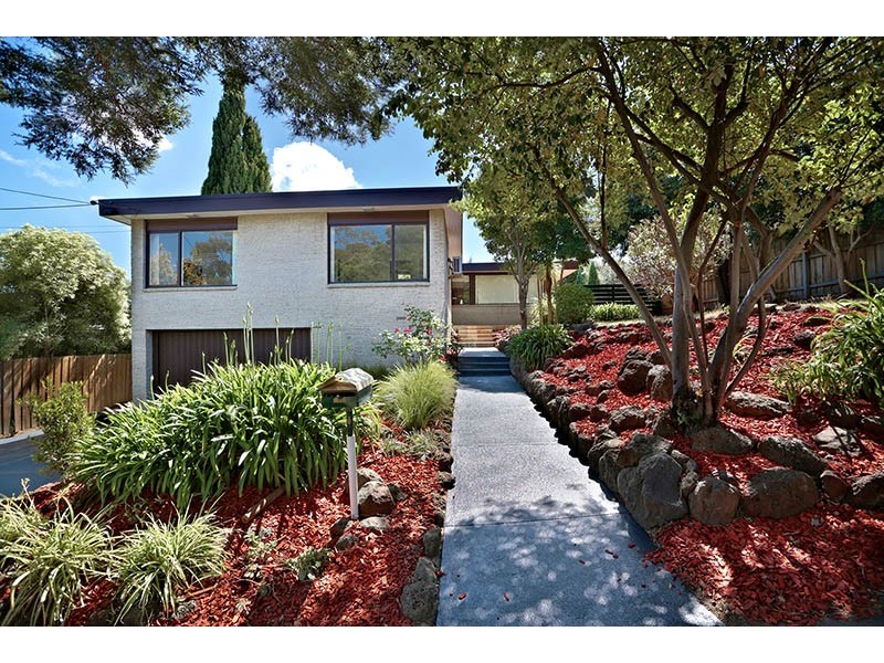 13 Rathmullen Quadrant, Doncaster VIC 3108