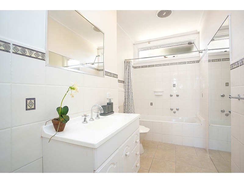 13 Rathmullen Quadrant, Doncaster VIC 3108