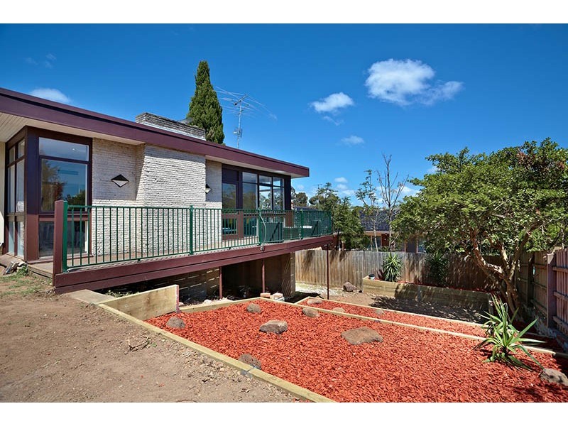 13 Rathmullen Quadrant, Doncaster VIC 3108