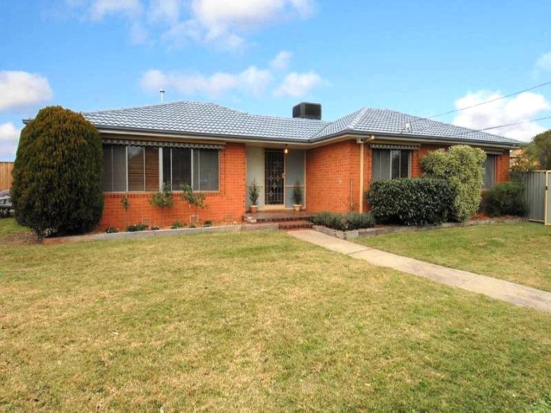 47 Wolverton Drive, Gladstone Park VIC 3043