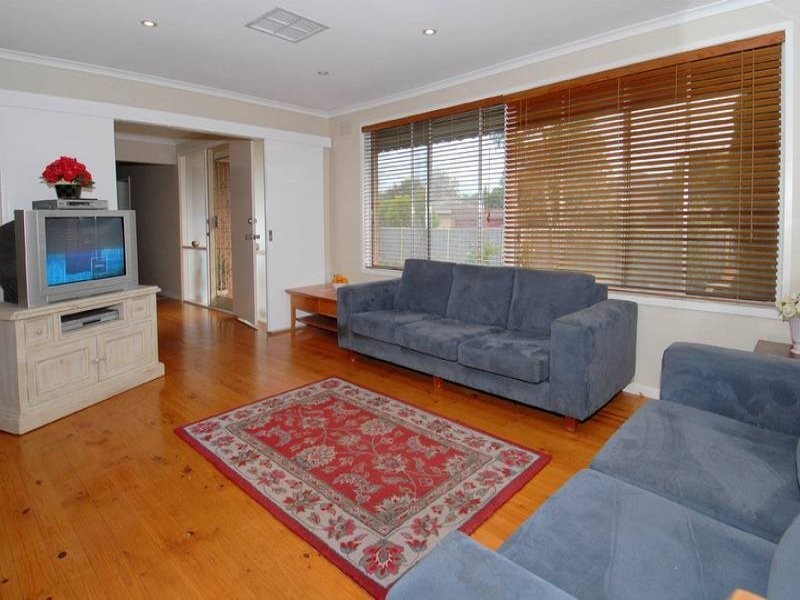 47 Wolverton Drive, Gladstone Park VIC 3043