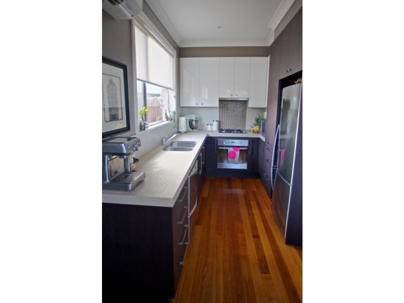 3/2 Manly Court, Coburg North VIC 3058