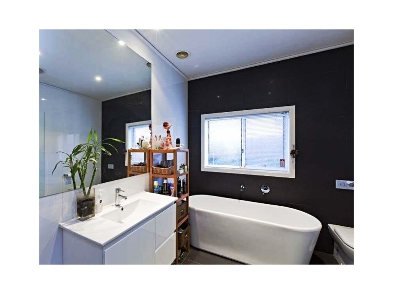 90 Balmoral Avenue, Pascoe Vale South VIC 3044