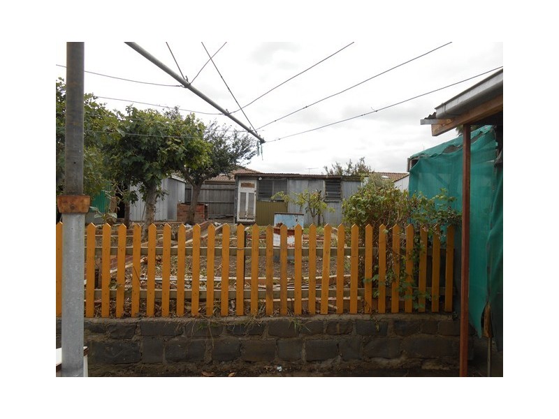 42 Summerhill Road, Reservoir VIC 3073