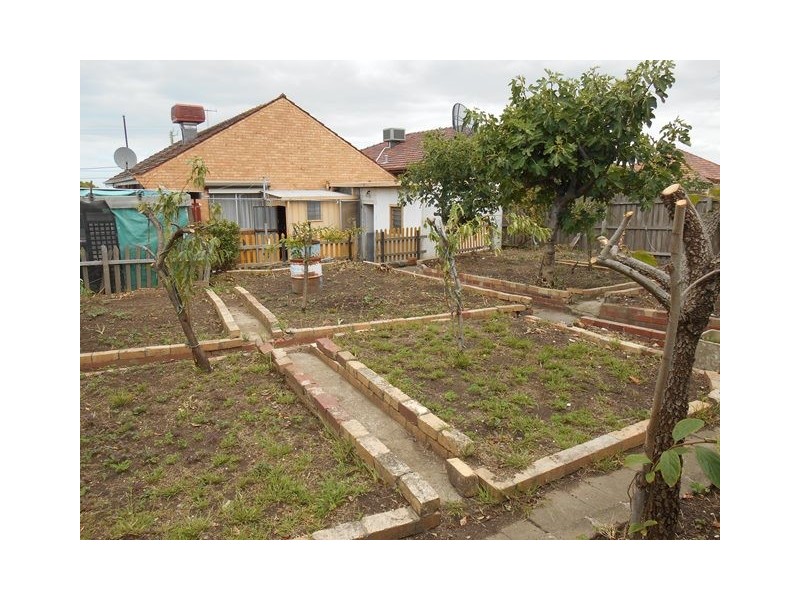 42 Summerhill Road, Reservoir VIC 3073