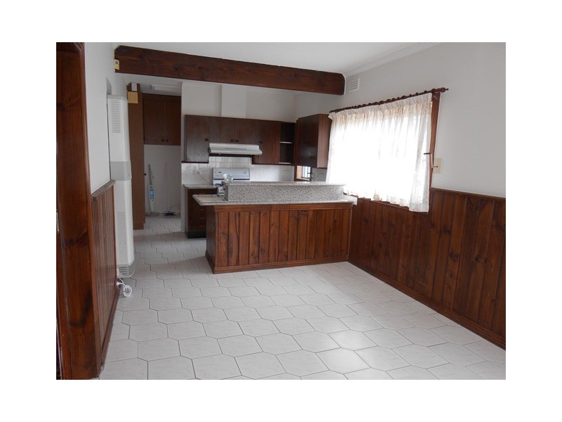 42 Summerhill Road, Reservoir VIC 3073