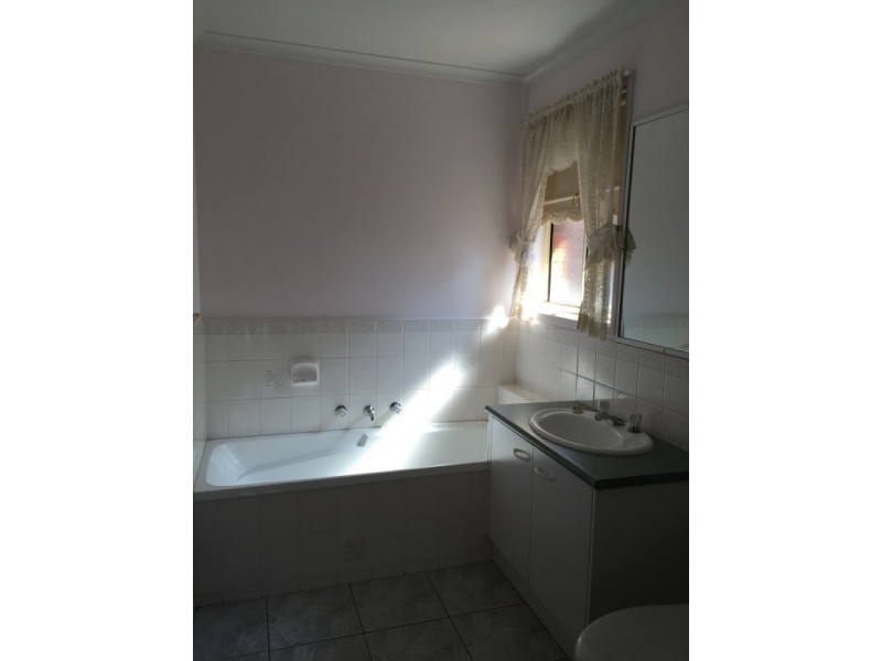 1 Jacqueline Court, Hillside VIC 3037