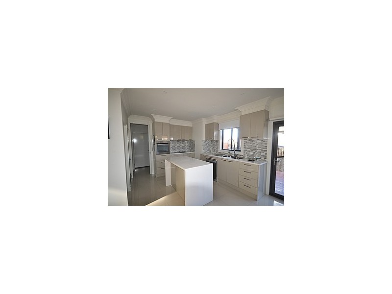 9 Albert Street, Oak Park VIC 3046