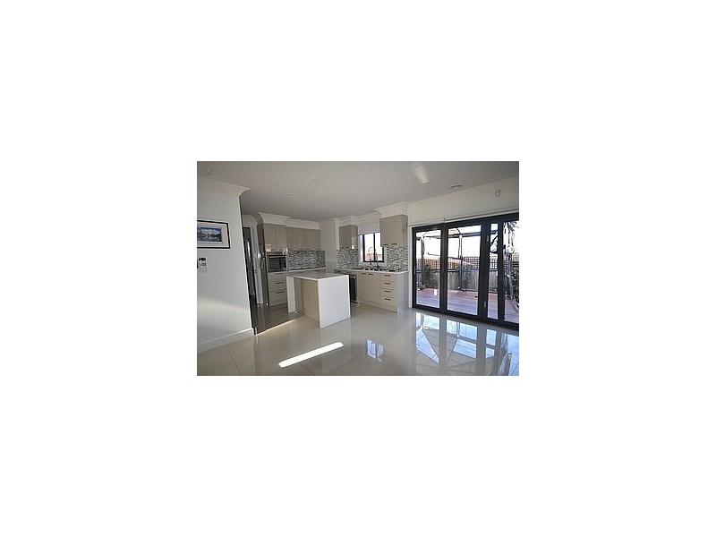 9 Albert Street, Oak Park VIC 3046