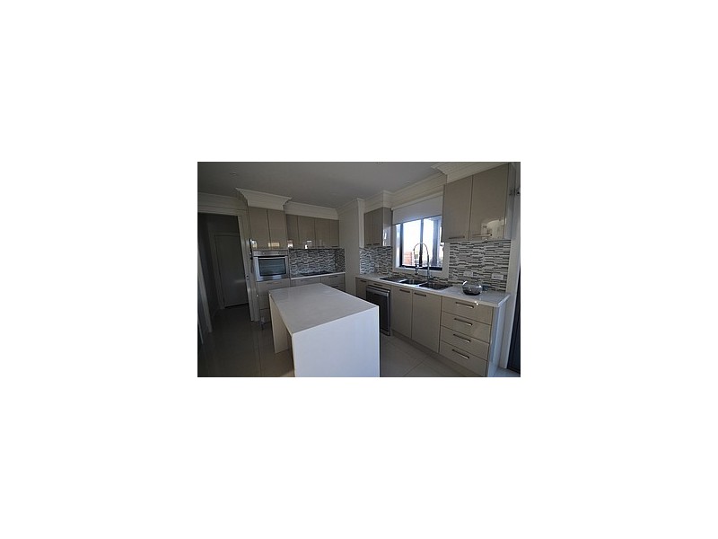 9 Albert Street, Oak Park VIC 3046