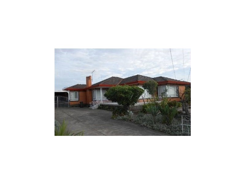 11 Mills Street, Sunshine North VIC 3020