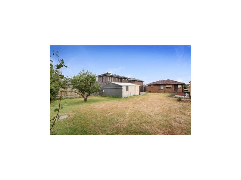 18 Coniston Avenue, Airport West VIC 3042