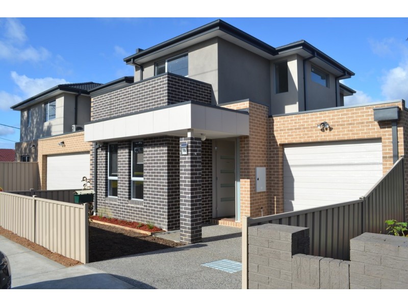 2/17 North Box Court, Hadfield VIC 3046
