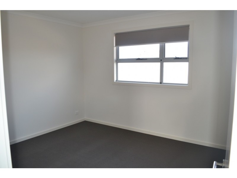 2/17 North Box Court, Hadfield VIC 3046