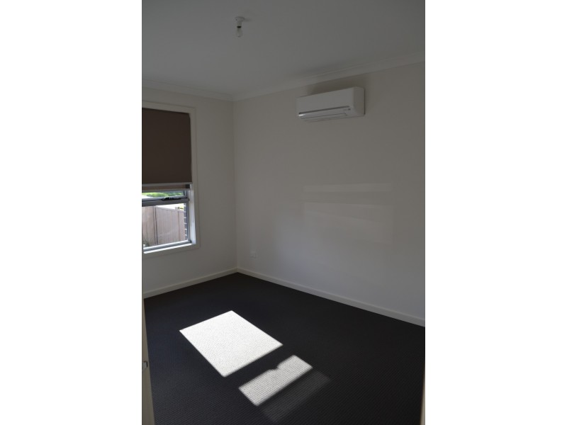 2/17 North Box Court, Hadfield VIC 3046