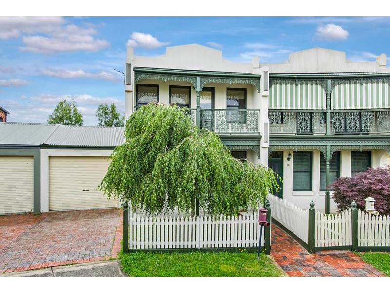 18 Peppercorn Terrace, Pascoe Vale South VIC 3044