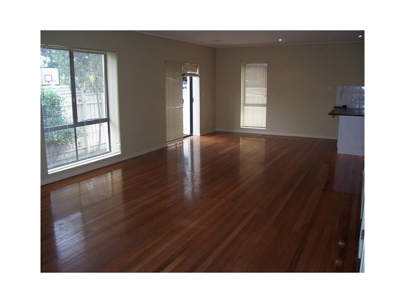 4/3 Mill Park Drive, Mill Park VIC 3082