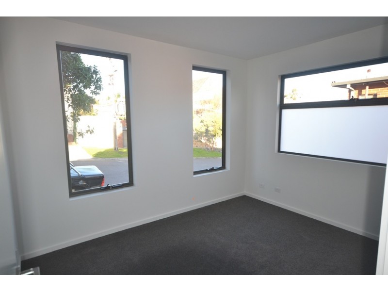 1/1 Manica Street, Brunswick West VIC 3055