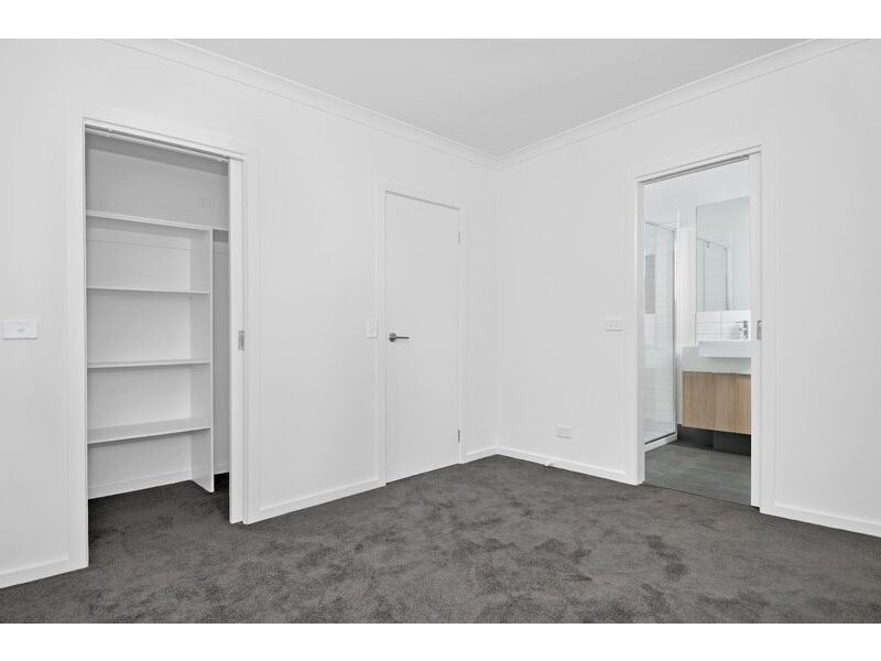 2/274 Ballarat Road, Footscray VIC 3011