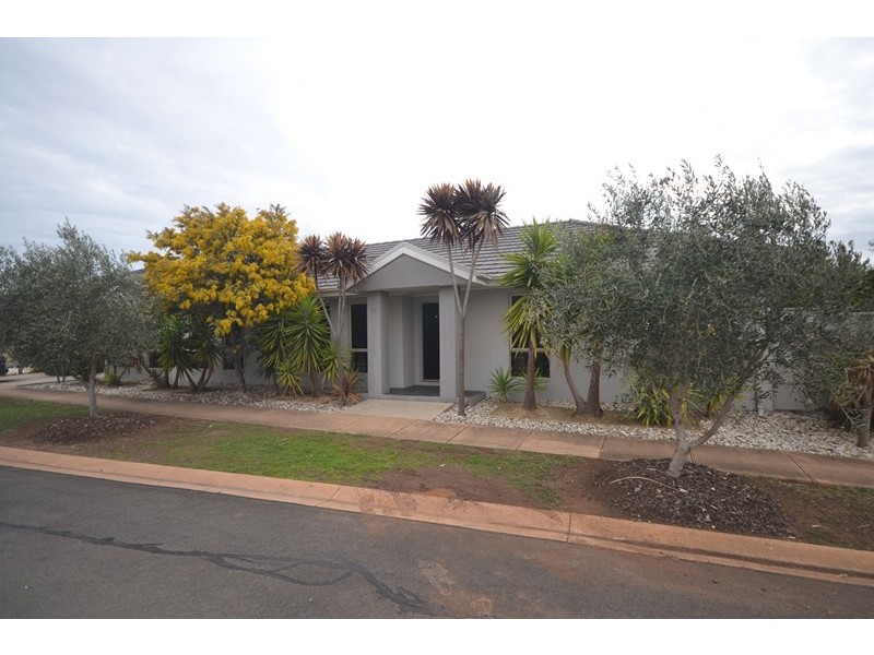 46 Middle Park Drive, Point Cook VIC 3030