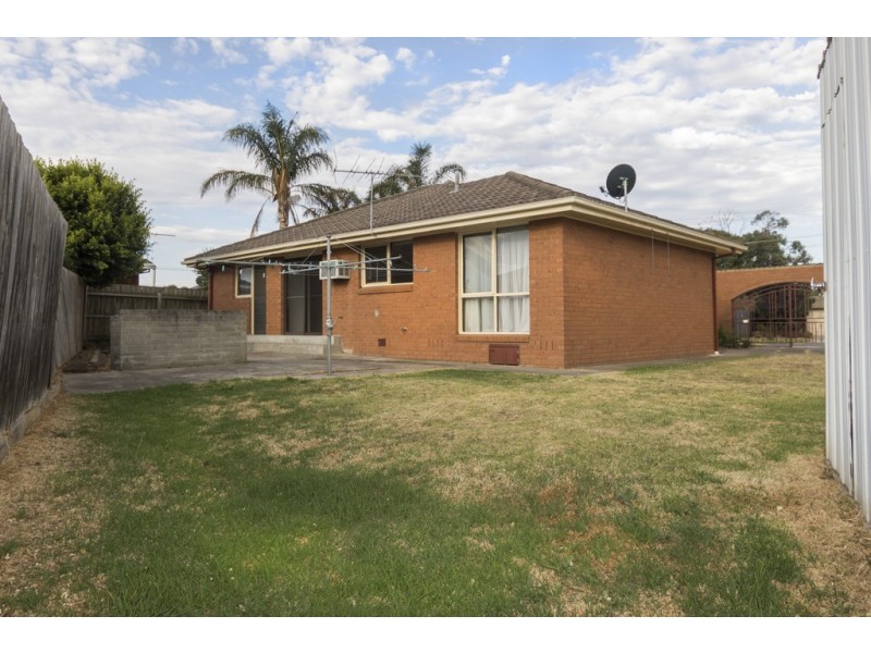 8 Gilbert Court, Lalor VIC 3075