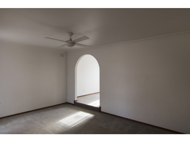 8 Gilbert Court, Lalor VIC 3075