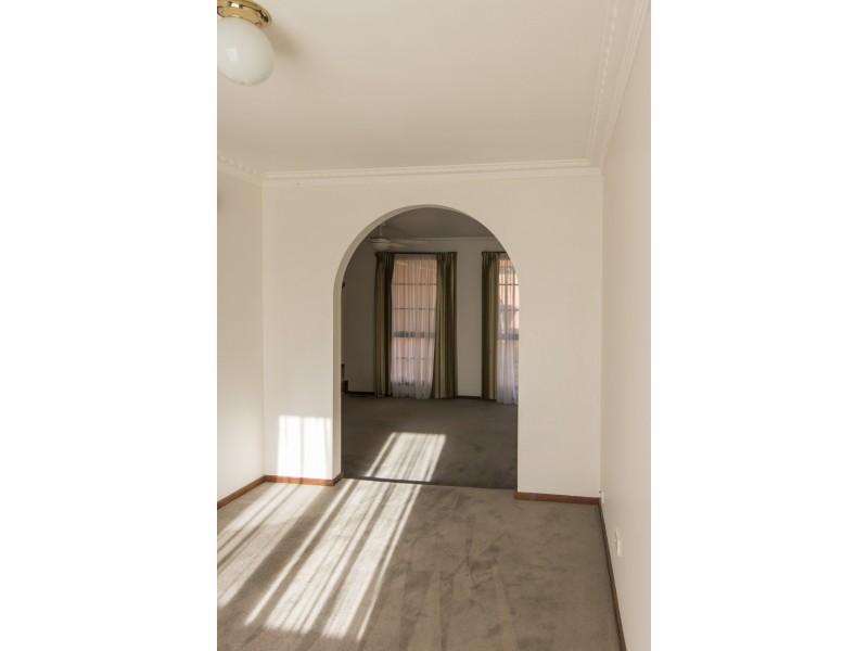 8 Gilbert Court, Lalor VIC 3075