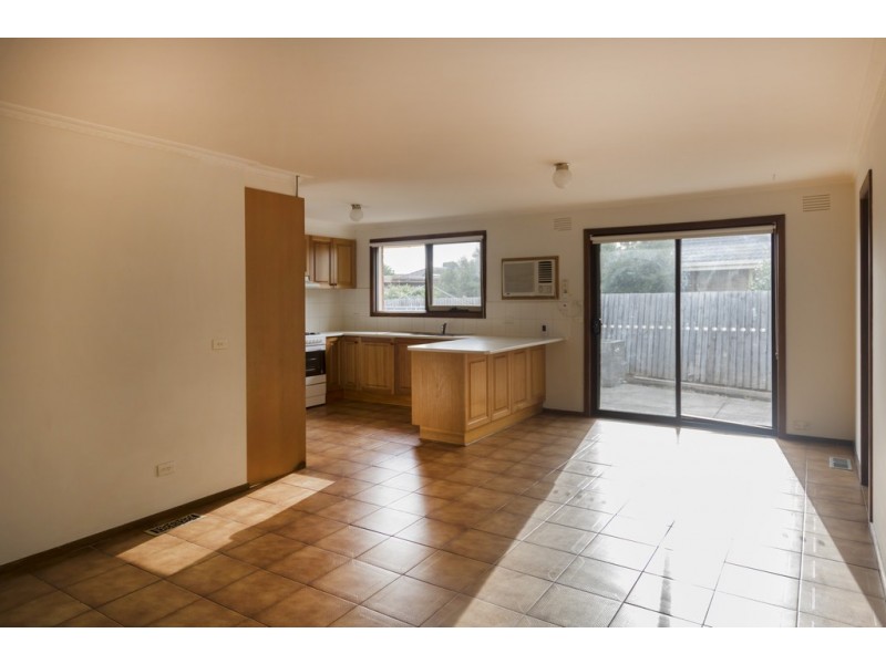 8 Gilbert Court, Lalor VIC 3075