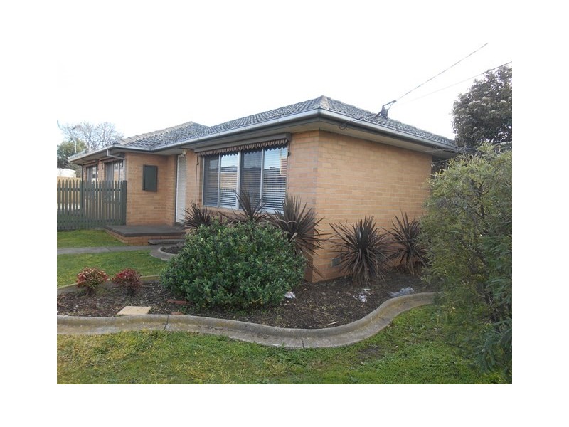 8 Prior Avenue, Gladstone Park VIC 3043