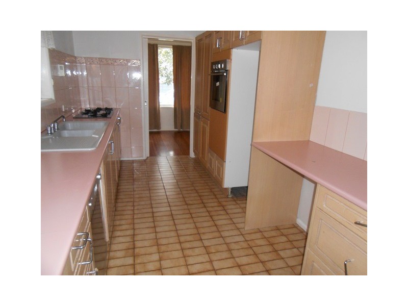 8 Prior Avenue, Gladstone Park VIC 3043