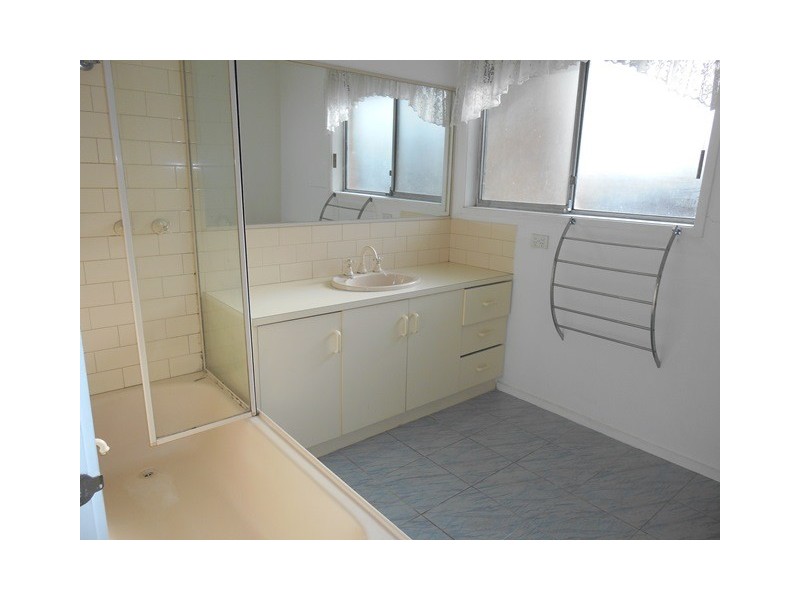 8 Prior Avenue, Gladstone Park VIC 3043