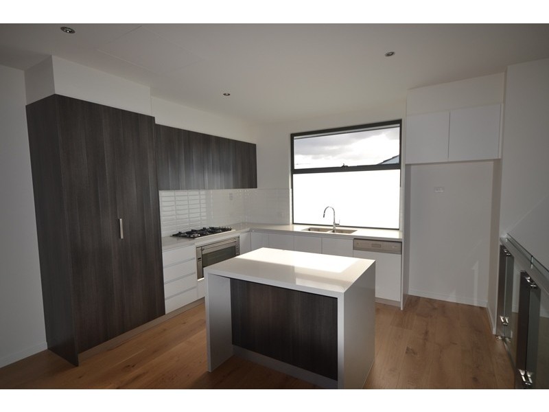 2/1 Manica Street, Brunswick VIC 3056