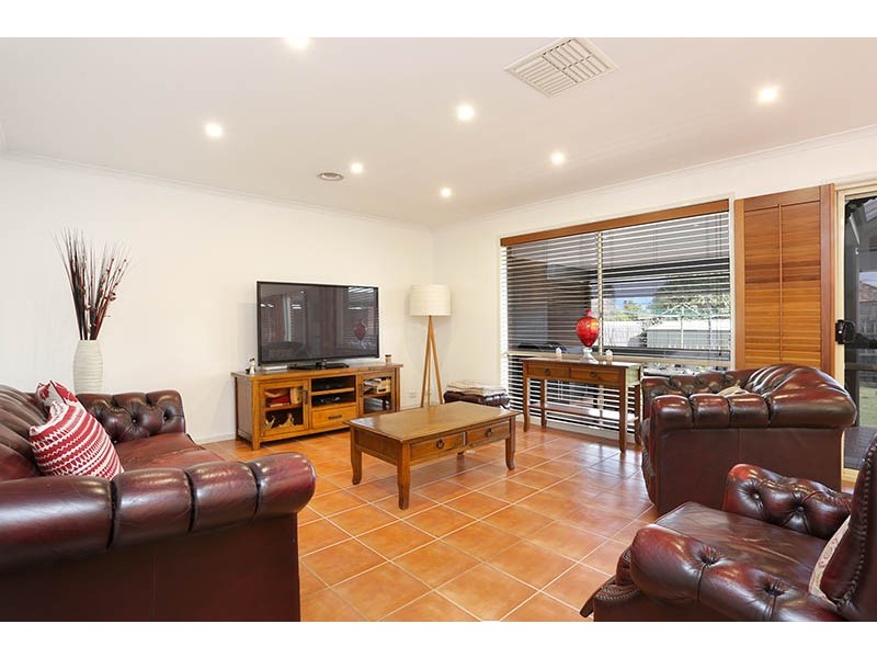 40 Wattle Grove, Reservoir VIC 3073