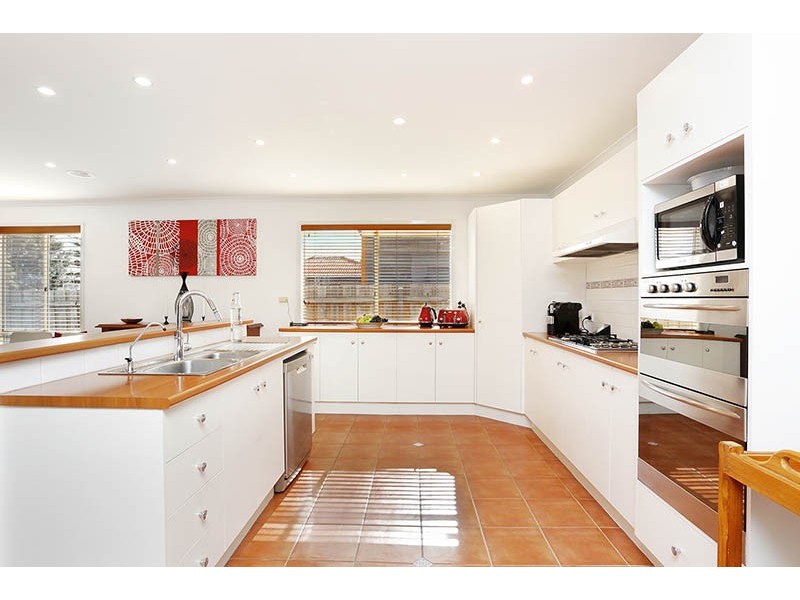 40 Wattle Grove, Reservoir VIC 3073