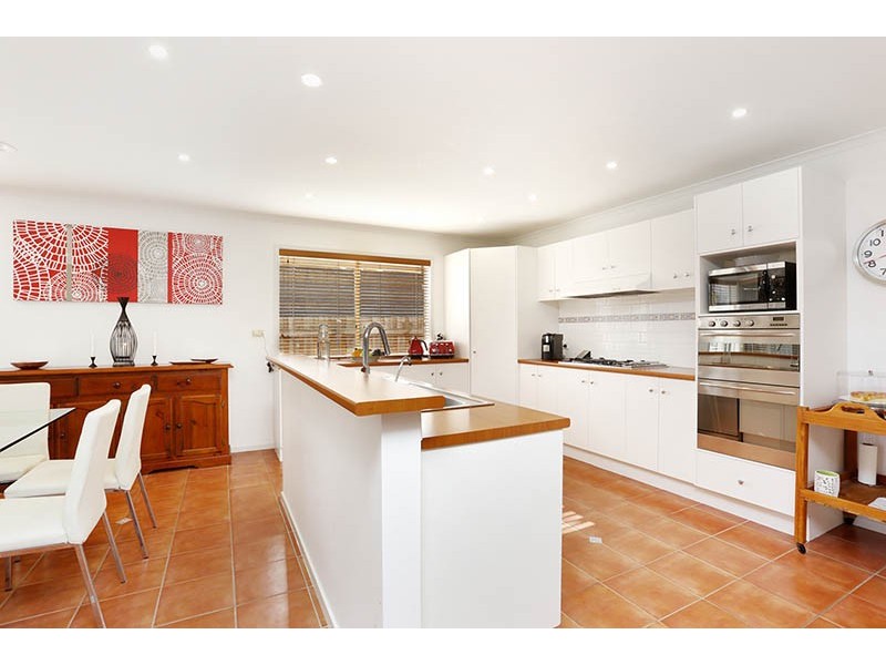 40 Wattle Grove, Reservoir VIC 3073
