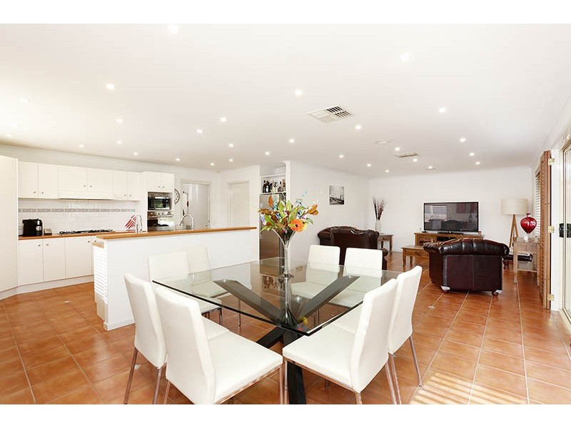 40 Wattle Grove, Reservoir VIC 3073