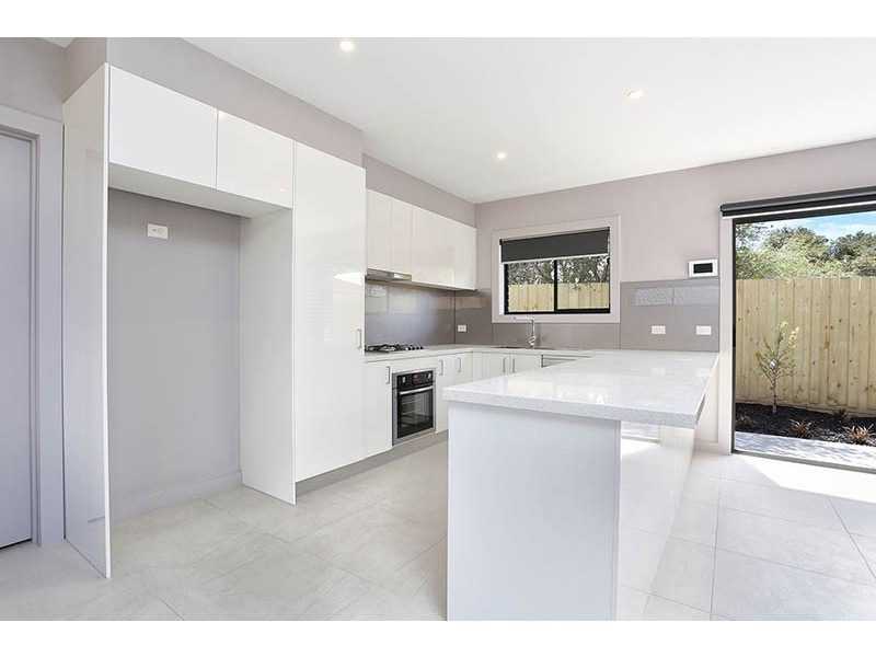 2/1 Manly Court, Coburg VIC 3058