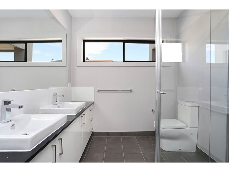 2/1 Manly Court, Coburg VIC 3058