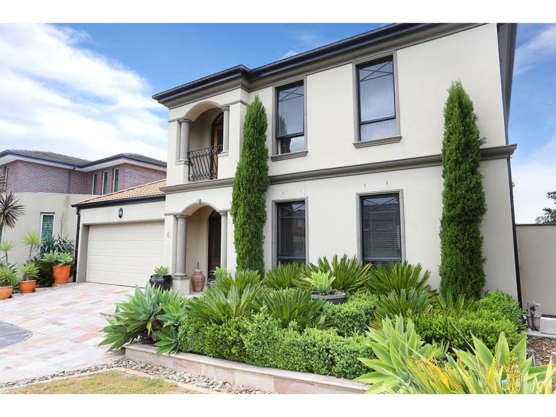 6 Governors Road, Coburg VIC 3058