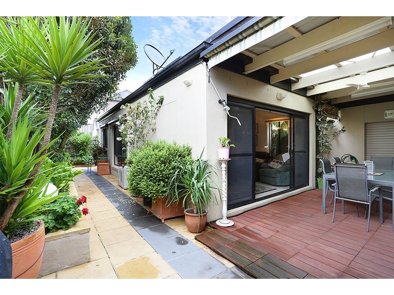 6 Governors Road, Coburg VIC 3058