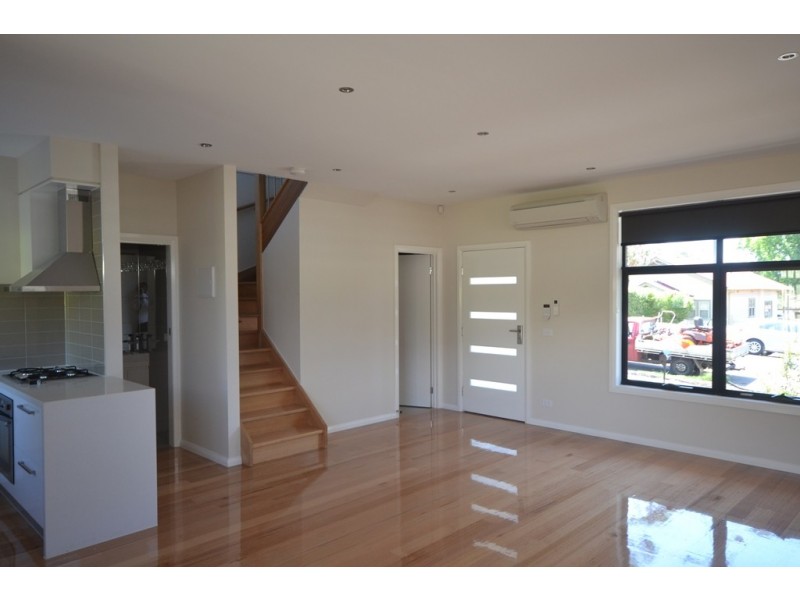 2/3 Shaftsbury Street, Coburg VIC 3058