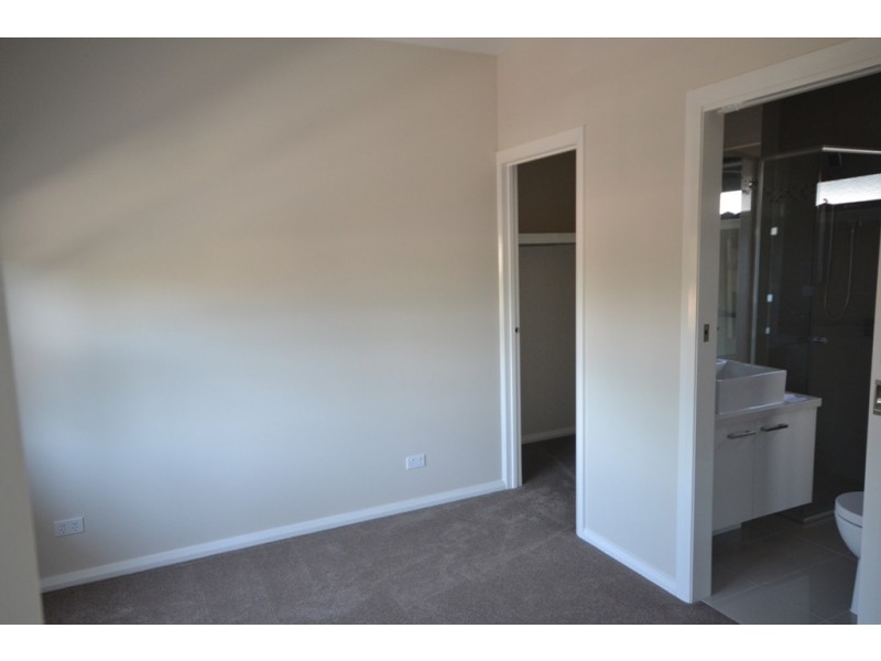 2/3 Shaftsbury Street, Coburg VIC 3058