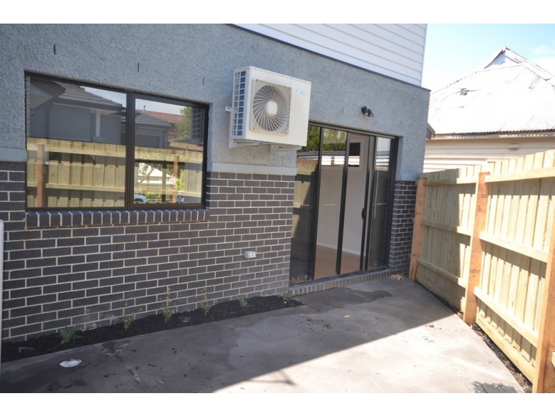 2/3 Shaftsbury Street, Coburg VIC 3058