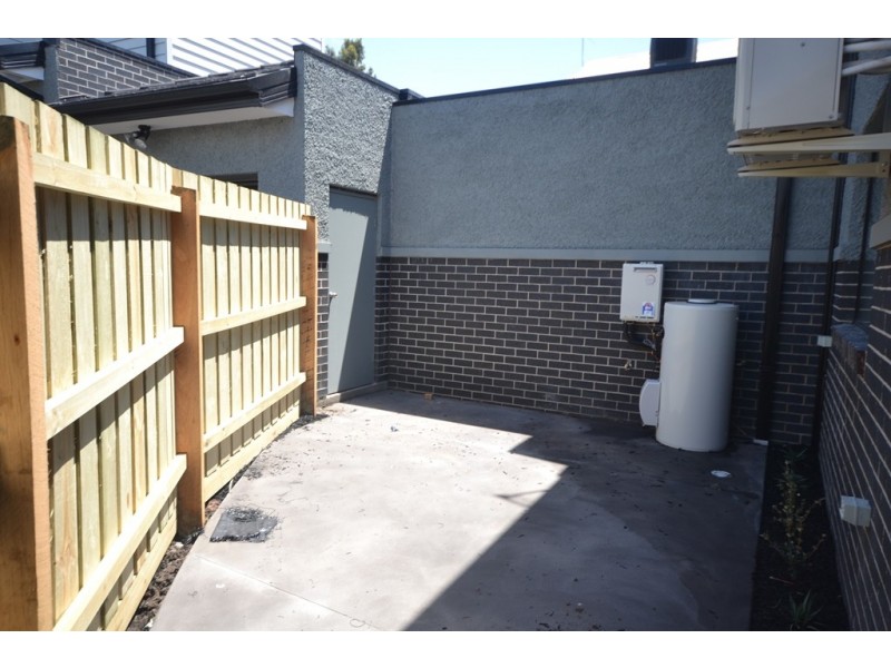 2/3 Shaftsbury Street, Coburg VIC 3058