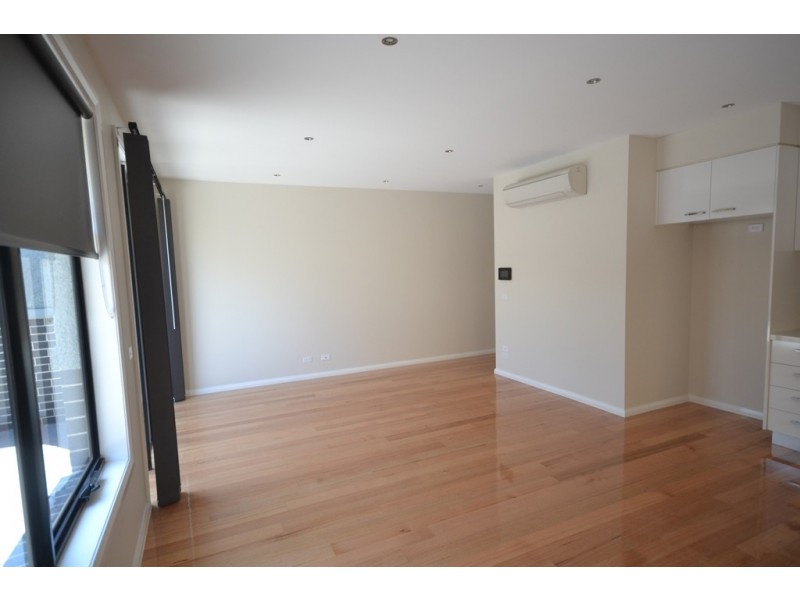 4/3 Shaftsbury Street, Coburg VIC 3058